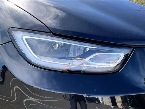 Used 2024 Chrysler Pacifica Touring-L image 27