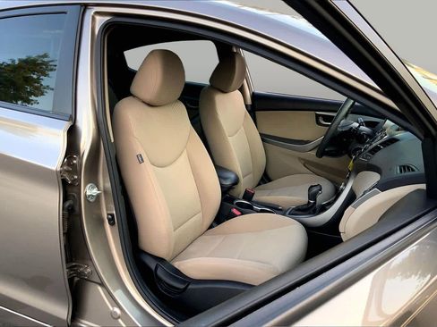 Used 2014 Hyundai Elantra SE w/ Option Group 02 FWD image 9