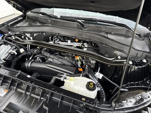 Used 2025 Ford Explorer ST-Line w/ ST-Line Street Pack image 48