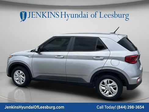 Certified 2024 Hyundai Venue SE FWD image 8