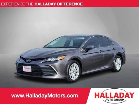 Used 2022 Toyota Camry LE image 1