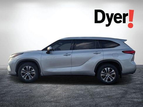 Used 2020 Toyota Highlander XLE AWD/4WD image 6