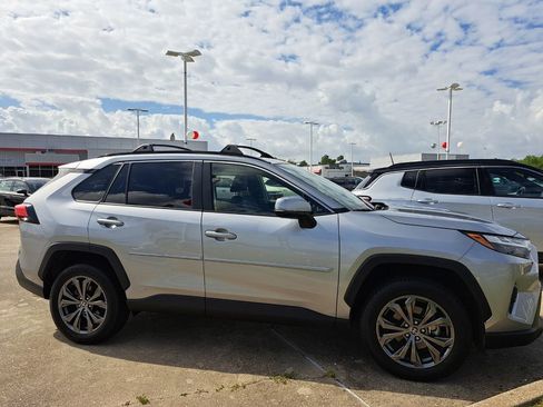 Used 2025 Toyota RAV4 XLE Premium image 2