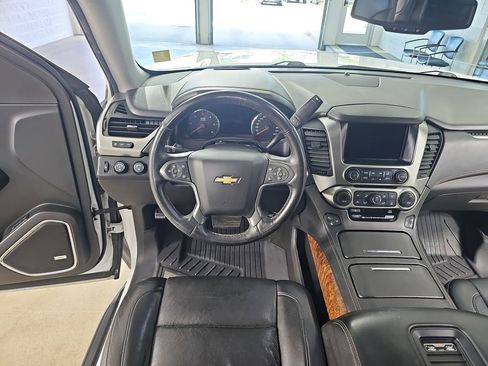 Used 2018 Chevrolet Suburban Premier AWD/4WD image 21