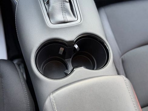 Used 2022 Toyota Venza XLE image 16