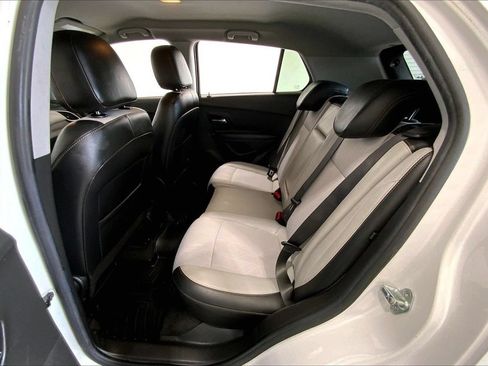 Used 2021 Chevrolet Trax LT FWD image 19