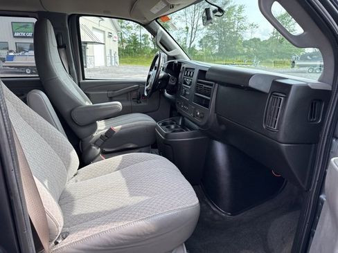 Used 2017 Chevrolet Express 2500 LS image 19