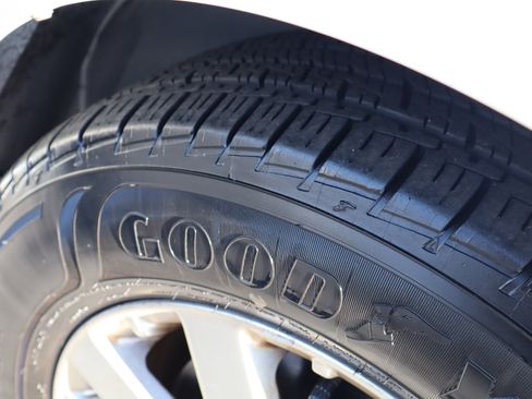 Used 2014 Chrysler Town & Country Touring image 13