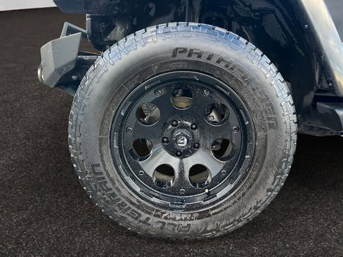 Used 2013 Jeep Wrangler Unlimited Sahara w/ Dual Top Group AWD/4WD image 14
