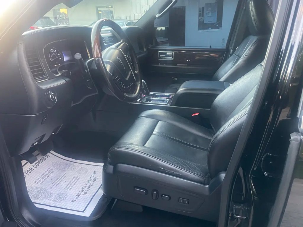 Used 2017 Lincoln Navigator Reserve AWD/4WD image 11