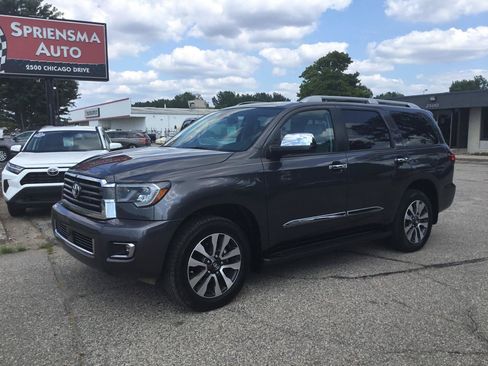 Used 2021 Toyota Sequoia Limited w/ Safety & Convenience Package AWD/4WD image 11