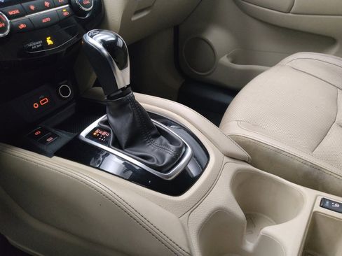 Used 2019 Nissan Rogue SL w/ Premium Package image 26