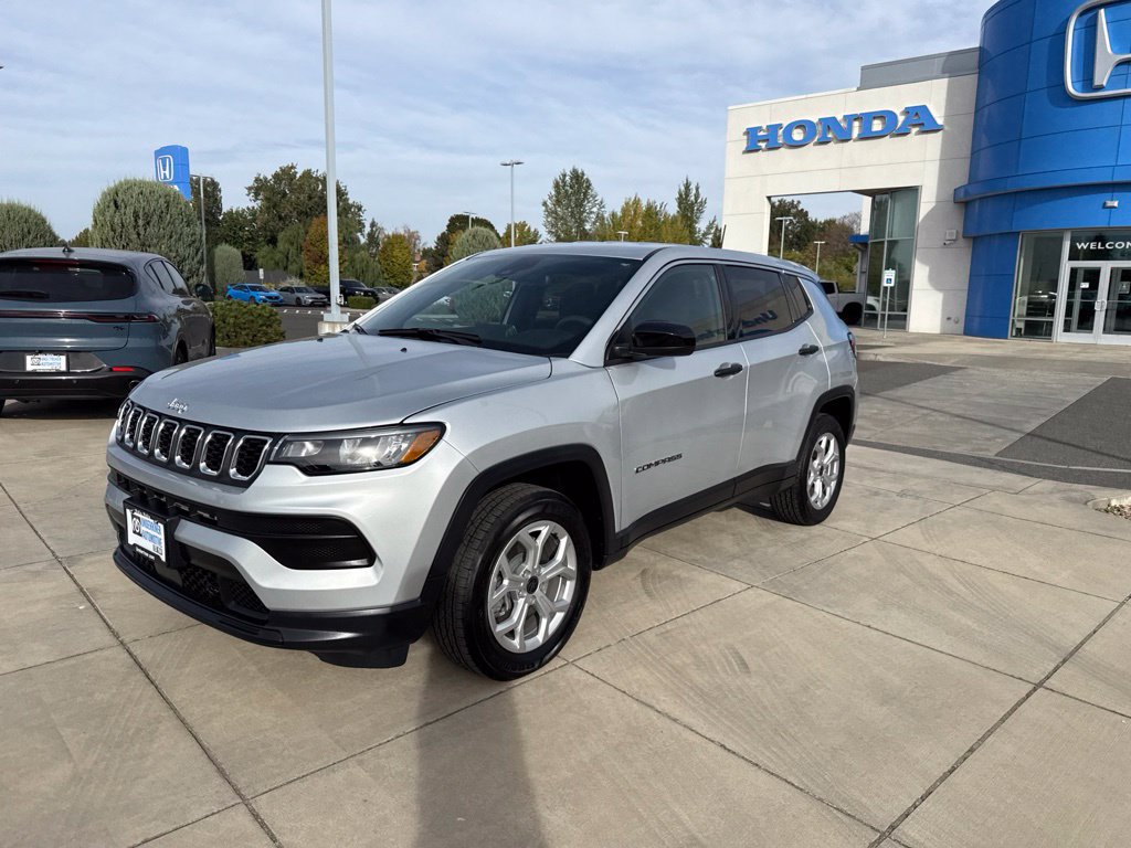 Used 2025 Jeep Compass Sport AWD/4WD image 14