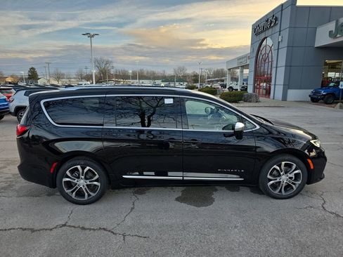 New 2026 Chrysler Pacifica Pinnacle image 6