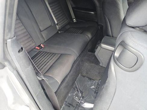 Used 2014 Dodge Challenger SXT RWD image 5