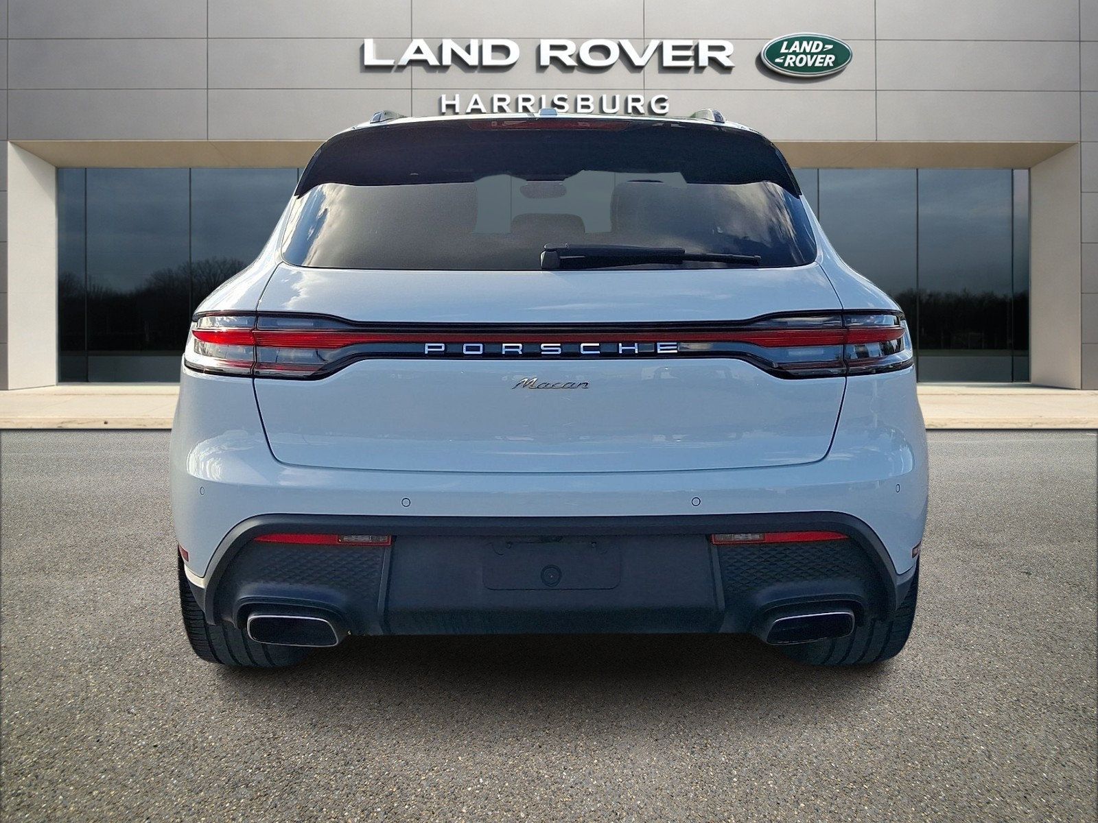 Used 2022 Porsche Macan AWD/4WD image 3
