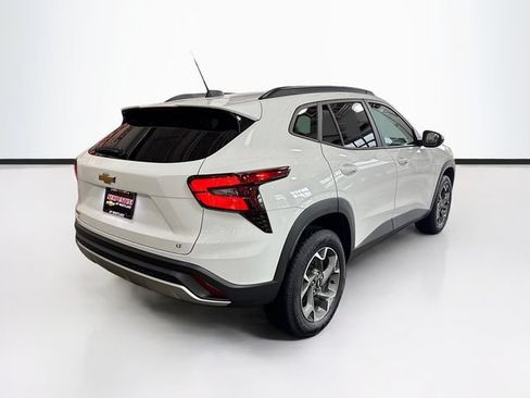 Used 2024 Chevrolet Trax LT FWD image 6