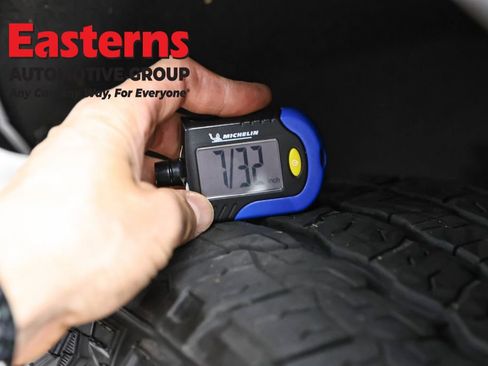 Used 2025 Chevrolet Suburban Z71 image 29