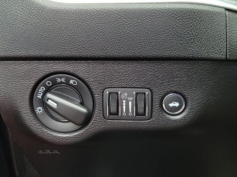 Used 2022 Dodge Charger SXT w/ Blacktop Package RWD image 14