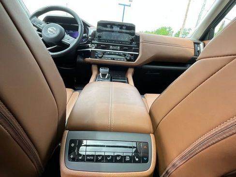 Used 2024 Nissan Pathfinder Platinum w/ Cargo Package AWD/4WD image 15