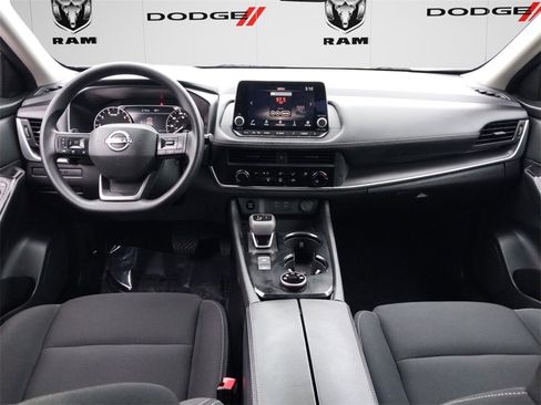 Used 2025 Nissan Rogue S image 8