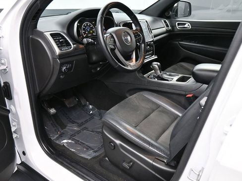 Used 2022 Jeep Grand Cherokee Laredo X image 2