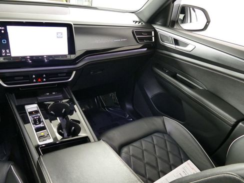 Used 2024 Volkswagen Atlas Cross Sport SEL Premium R-Line image 8