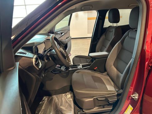 Used 2025 Chevrolet TrailBlazer LT FWD image 25