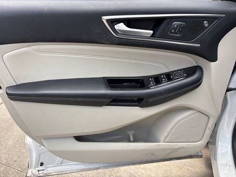 Used 2020 Ford Edge Titanium FWD image 15