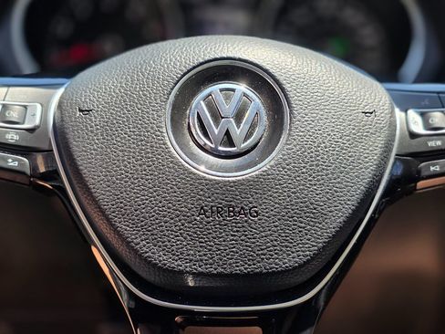 Used 2020 Volkswagen Tiguan SE w/ Panoramic Sunroof Package FWD image 33