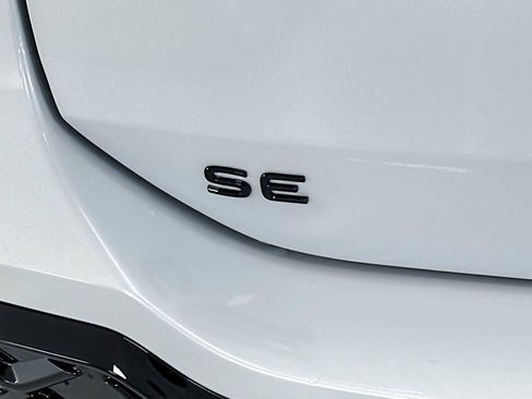 New 2026 Volkswagen Tiguan SE R-Line image 25