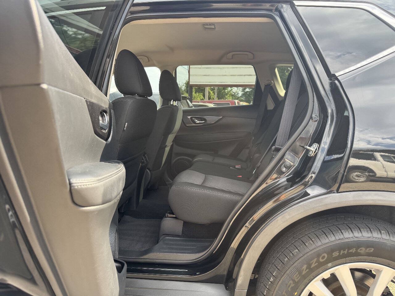 Used 2020 Nissan Rogue SV AWD/4WD image 17