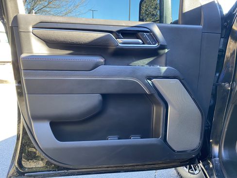 Used 2024 GMC Sierra 2500 AT4X image 16