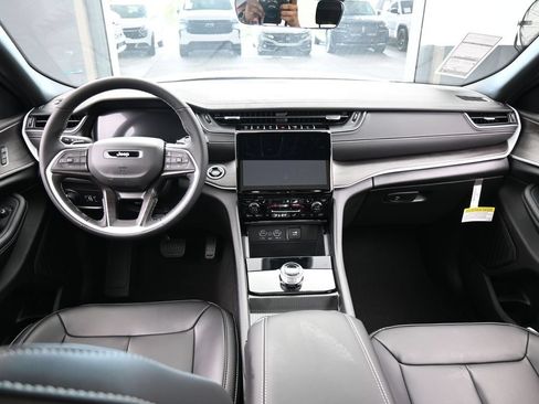 Used 2025 Jeep Grand Cherokee L Limited RWD image 31