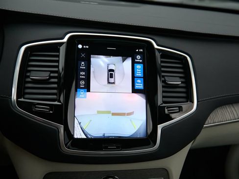Certified 2024 Volvo XC90 T8 Ultimate AWD/4WD image 33