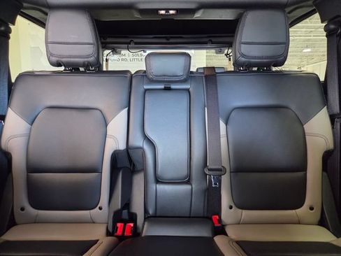 Used 2024 Ford Bronco Wildtrak AWD/4WD image 13