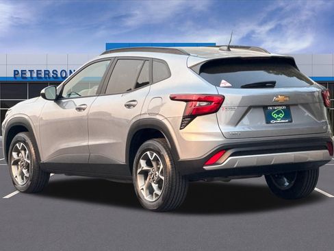 Certified 2025 Chevrolet Trax LT FWD image 6