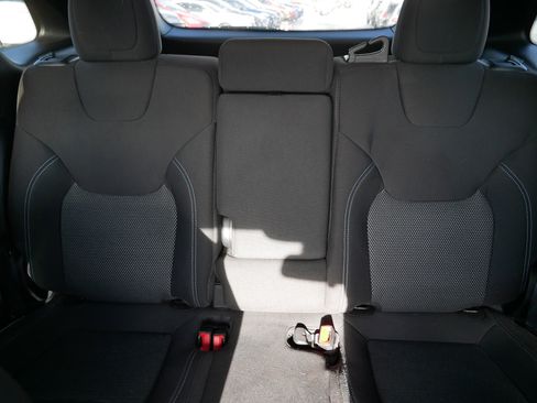 Used 2020 Jeep Cherokee Latitude w/ Cold Weather Group image 13