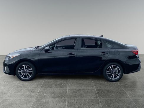 Used 2024 Kia Forte LXS image 2