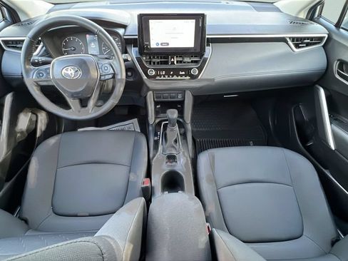 Used 2024 Toyota Corolla Cross LE FWD image 11