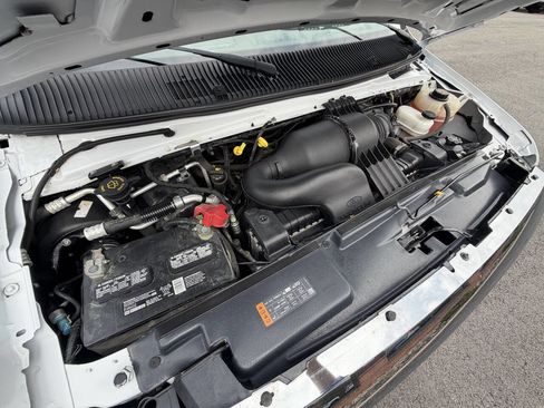 Used 2018 Ford E-350 and Econoline 350 Super Duty w/ Power Windows & Locks Group image 21