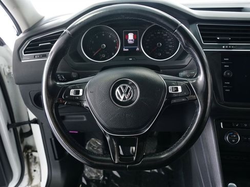 Used 2018 Volkswagen Tiguan SE image 14