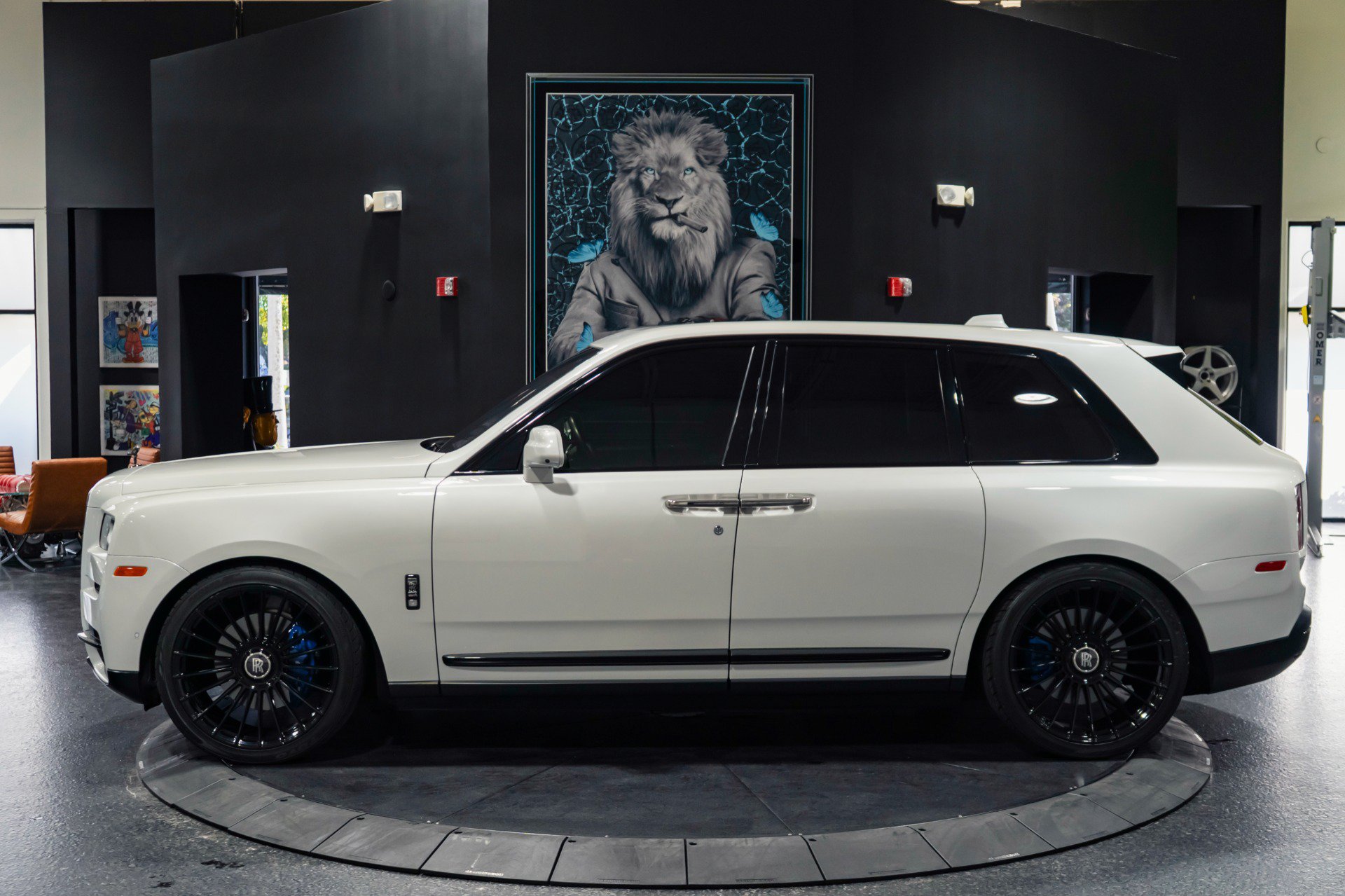 Used 2021 Rolls-Royce Cullinan Black Badge AWD/4WD image 15