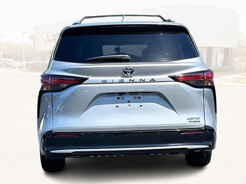 Used 2021 Toyota Sienna Limited FWD image 5