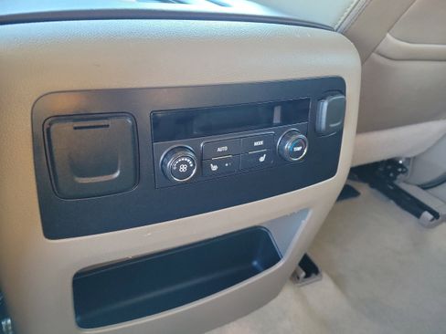 Used 2018 Chevrolet Suburban LT w/ Luxury Package image 14