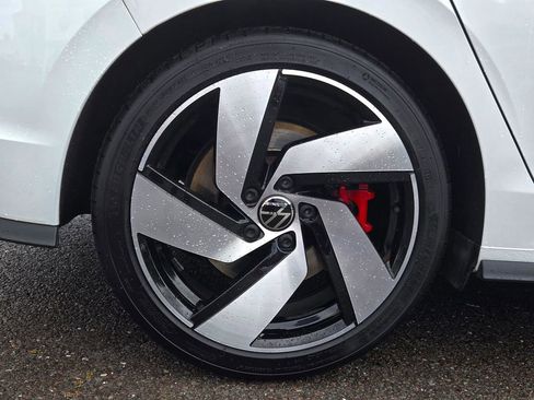 Used 2022 Volkswagen GTI SE FWD image 9