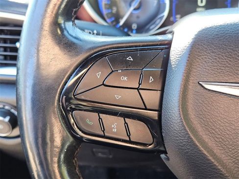 Used 2020 Chrysler Pacifica Touring-L image 19