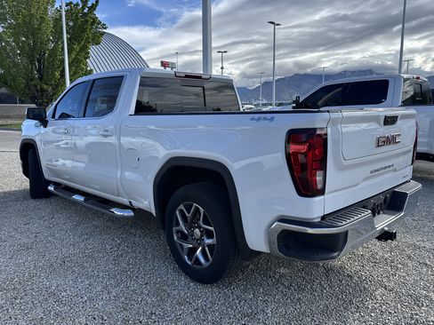 Used 2024 GMC Sierra 1500 SLE w/ Preferred Package image 5