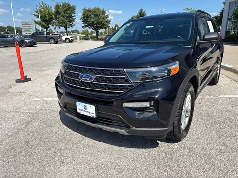 Used 2024 Ford Explorer XLT w/ Equipment Group 202A AWD/4WD image 11