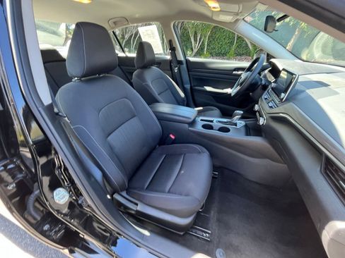 Used 2025 Nissan Altima 2.5 SV image 36